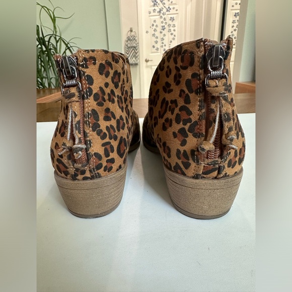 Faux Leopard Fur Print Ankle Boots/Booties - Zip Back - Low Heel Shoes - Size 7 - Picture 4 of 7